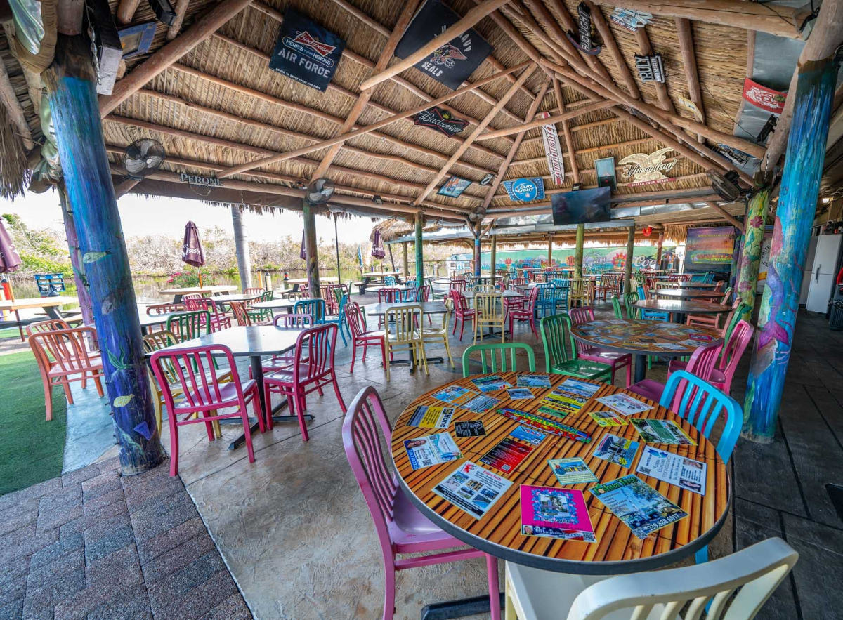 Restaurant tiki overlooking the water with colorful seating